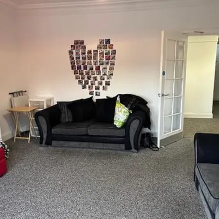 Rent this 5 bed apartment on Glasgow Road in Glasgow, G69 7EX