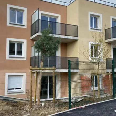 Rent this 2 bed apartment on Impasse du Gros Orme in 91290 La Norville, France