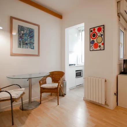 Image 7 - Carrer de Calvet, 31, 08001 Barcelona, Spain - Apartment for rent