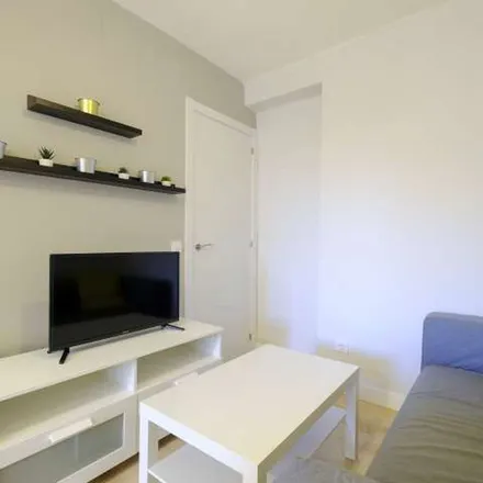 Image 7 - Calle de Benidorm, 29, 28017 Madrid, Spain - Apartment for rent