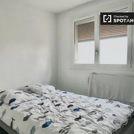 Rent this 4 bed room on 37 Rue d'Ermont in 93200 Saint-Denis, France