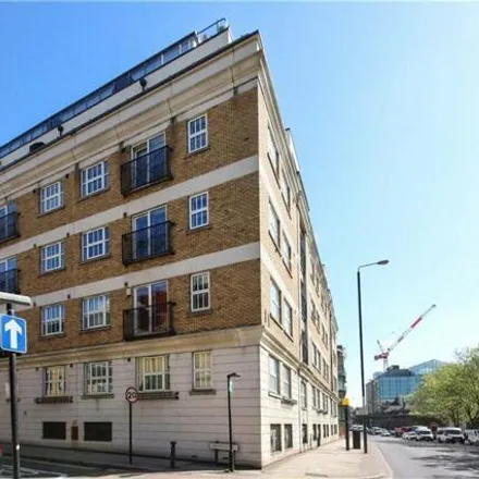 Image 6 - East Smithfield, London, E1W 1AP, United Kingdom - Apartment for rent