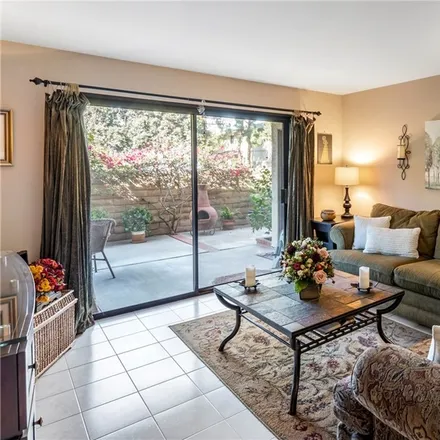 Image 2 - 25225 Oak Canyon Lane, Serrano Place, Lake Forest, CA 92630, USA - Condo for sale