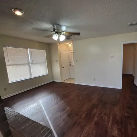 Image 3 - Queens Castle Drive, San Antonio, TX 78218, USA - Apartment for rent