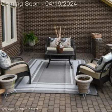 Image 2 - 2110 Coach Way Court, West Bloomfield Township, MI 48302, USA - House for sale