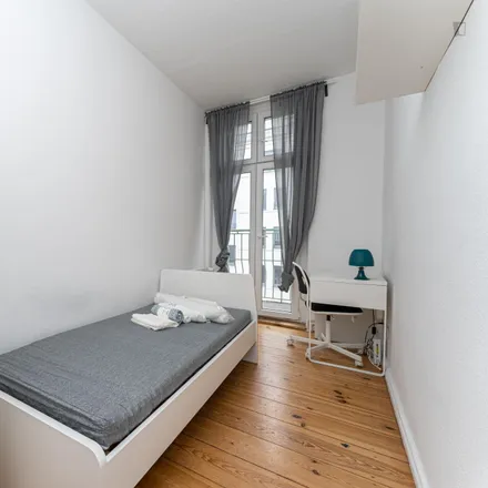 Rent this 3 bed room on Boxhagener Straße 49 in 10245 Berlin, Germany