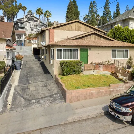 Buy this studio townhouse on 13447 Bailey Street in Whittier, CA 90601