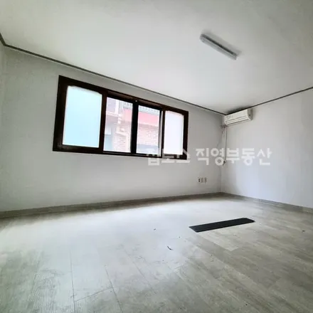Rent this studio apartment on 서울특별시 송파구 석촌동 266-12