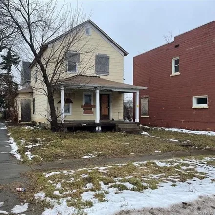 Buy this 4 bed house on 1002 Centre Avenue in City of Niagara Falls, NY 14305