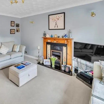 Image 2 - Turnfield Close, Smithy Bridge, OL16 2QF, United Kingdom - House for sale