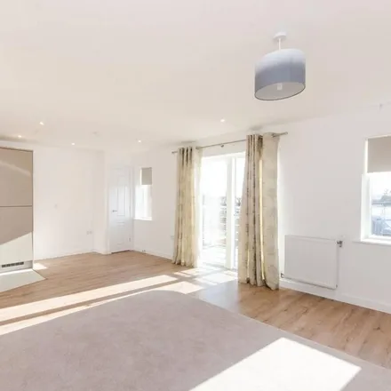 Rent this studio apartment on 2A Botsford Road in London, SW20 9NP