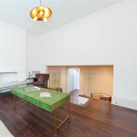 Image 6 - 22 Sedlescombe Road, London, SW6 1RB, United Kingdom - House for sale