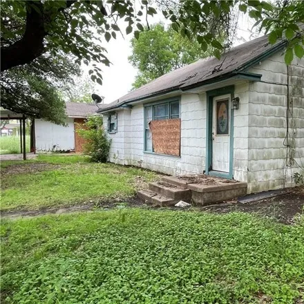 Image 6 - 207 North Carpenter Street, Mart, McLennan County, TX 76664, USA - House for sale