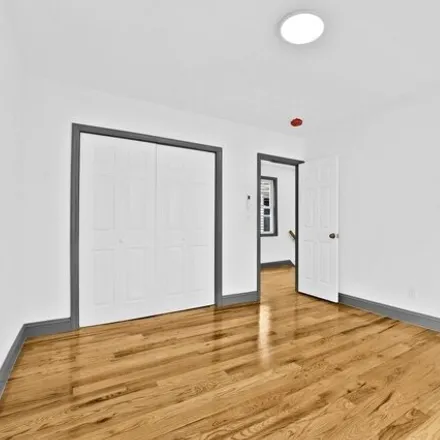 Image 9 - 118-30 197th Street, New York, NY 11412, USA - House for sale