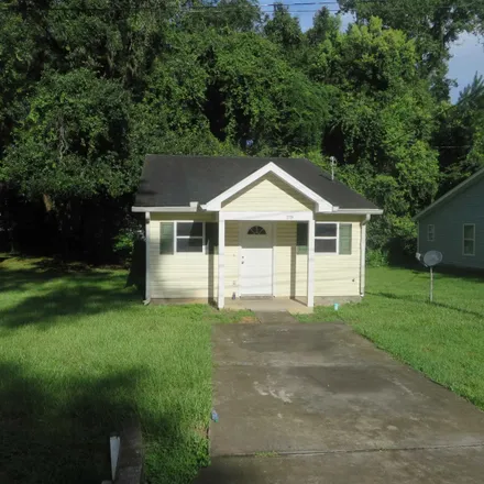 Buy this 3 bed house on 2722 Cypress Lake Road in Tallahassee, FL 32310