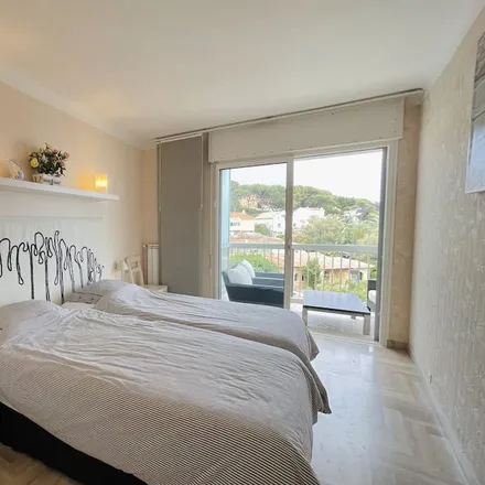 Rent this 3 bed apartment on 83110 Sanary-sur-Mer