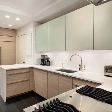 Image 5 - 8 East 96th Street, New York, NY 10128, USA - Apartment for sale
