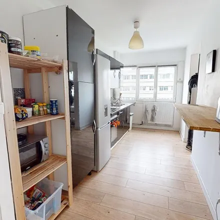 Rent this 3 bed apartment on Résidence de l'Europe in Rue du Maréchal Lyautey, 59370 Mons-en-Barœul