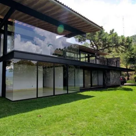 Buy this 4 bed house on Privada Del Limón in El Calvario, 52100 Valle de Bravo