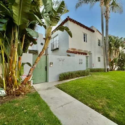 Rent this 2 bed house on 118 South Canon Drive in Beverly Hills, CA 90212