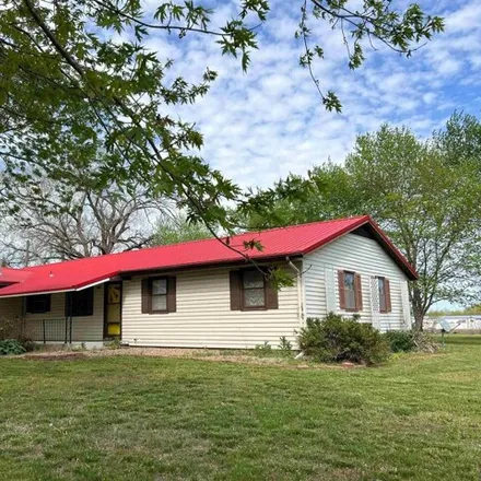 Buy this 3 bed house on 424 North 12th Street in Osage City, KS 66523