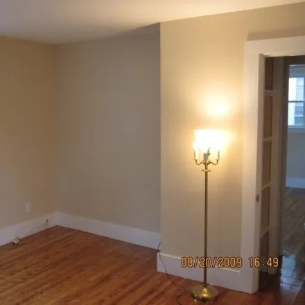 Image 2 - 9;11 Crescent Square, Newton, MA 02158, USA - Apartment for rent