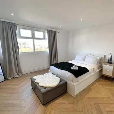 Image 8 - London, SE14 6TA, United Kingdom - Apartment for rent