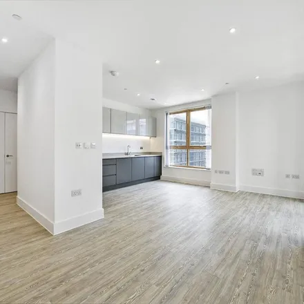 Image 4 - Southmere Drive, London, SE2 9AP, United Kingdom - Apartment for rent