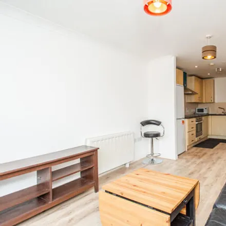 Image 5 - Mercer Court, 6 Candle Street, London, E1 4RS, United Kingdom - Apartment for rent