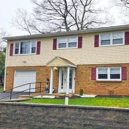 Buy this 4 bed house on 95 Bates Trail in Hopatcong, NJ 07843