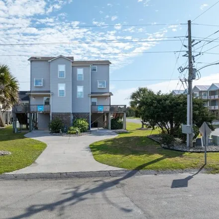 Buy this 8 bed house on 3311 Seagull Lane in North Topsail Beach, NC 28460