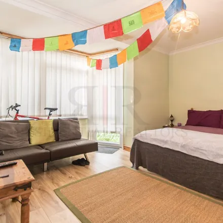 Rent this 2 bed apartment on Kimberley House in Galbraith Street, Cubitt Town