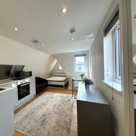 Rent this studio apartment on Pentonville Road in London, N1 9JR