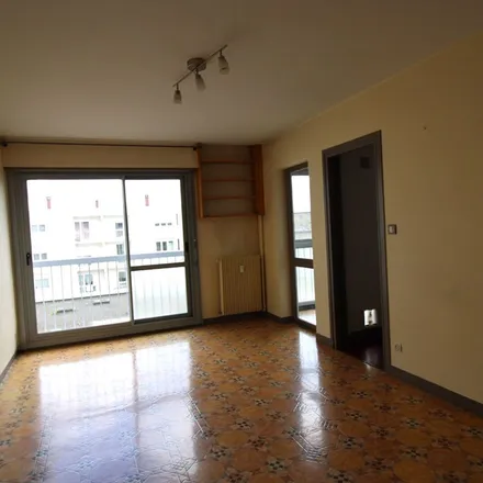 Rent this 3 bed apartment on 54 Rue du 71ème Régiment d'Infanterie in 22000 Saint-Brieuc, France