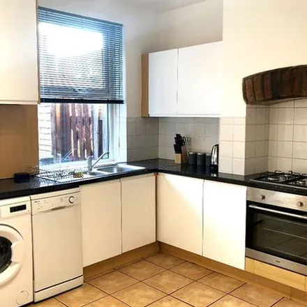 Rent this 5 bed townhouse on 809 Ecclesall Road in Sheffield, S11 8TB