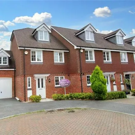 Buy this 5 bed townhouse on Letcombe Place in Horndean, PO8 0DE