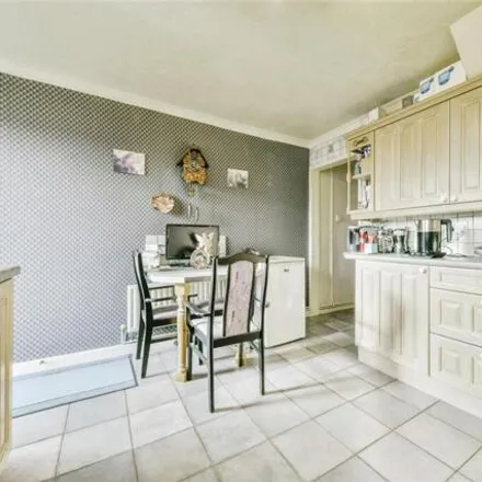 Image 6 - Leslie Close, Stevenage, SG2 9NB, United Kingdom - Townhouse for sale