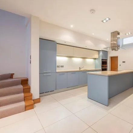 Rent this 3 bed townhouse on 3 Addison Avenue in London, W11 4QS