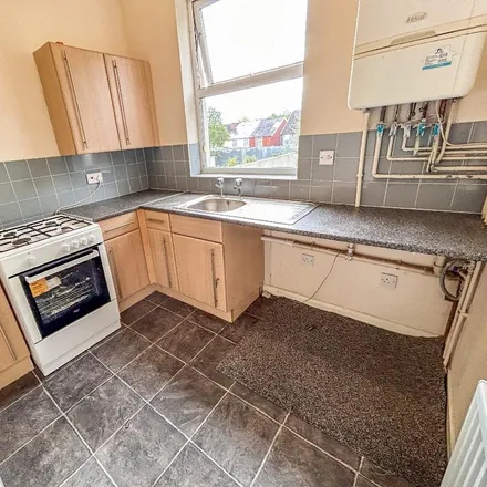 Image 3 - Stourbridge Road, Brierley Hill, DY1 2DH, United Kingdom - Apartment for rent