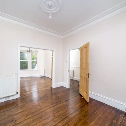 Image 5 - Dollis Road, London, N3 1RG, United Kingdom - Apartment for rent