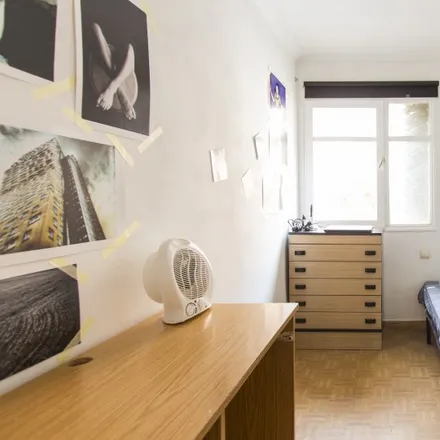 Rent this 2 bed room on Madrid in Calle de Enrique Velasco, 20
