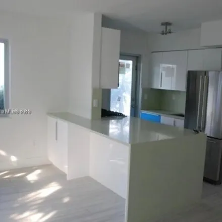 Image 6 - 2208 Bay Drive, Miami Beach, FL 33141, USA - Condo for rent