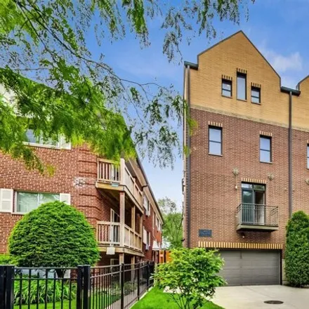 Buy this 3 bed townhouse on Gwendolyn Brooks Middle School in 325 South Kenilworth Avenue, Oak Park