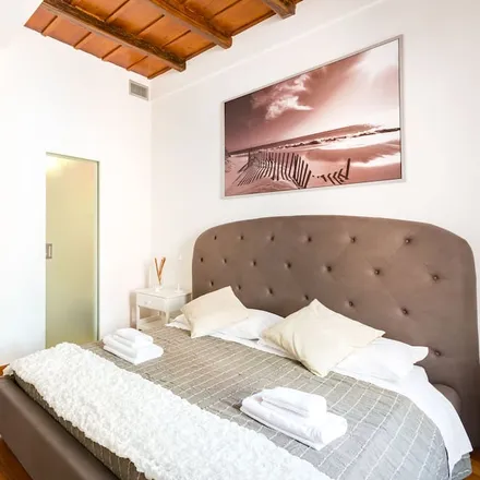 Rent this studio apartment on Vicolo di Santa Margherita 11