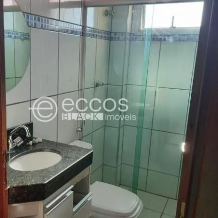 Buy this 2 bed apartment on Avenida Doutor Arnaldo Godoy de Souza in Tubalina, Uberlândia - MG