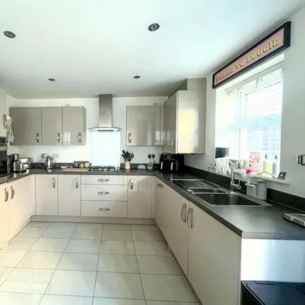 Image 3 - 23 High Six Gardens, Patchway, BS34 5SS, United Kingdom - House for sale