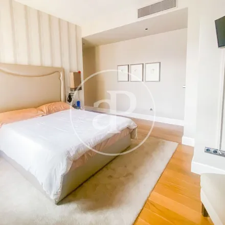 Rent this 3 bed apartment on Madrid in Calle de Velázquez, 85