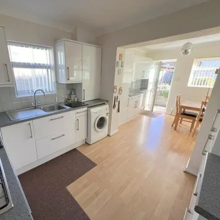 Image 5 - Rose Crescent, Poole, BH15 3JG, United Kingdom - House for sale