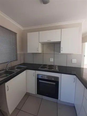 Image 3 - 80 Garnet Ave, Sunnyridge, Newcastle, South Africa - Apartment for rent