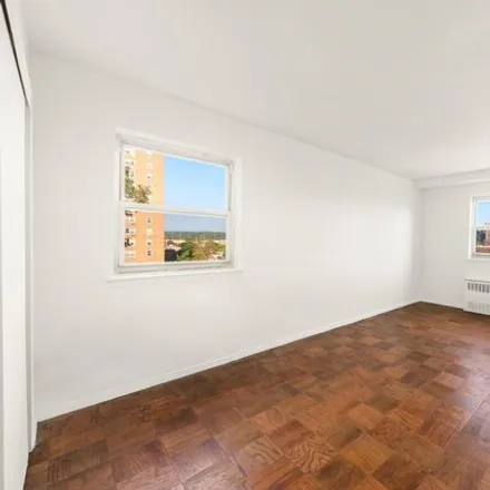 Image 6 - 3240 Riverdale Avenue, New York, NY 10463, USA - Apartment for sale